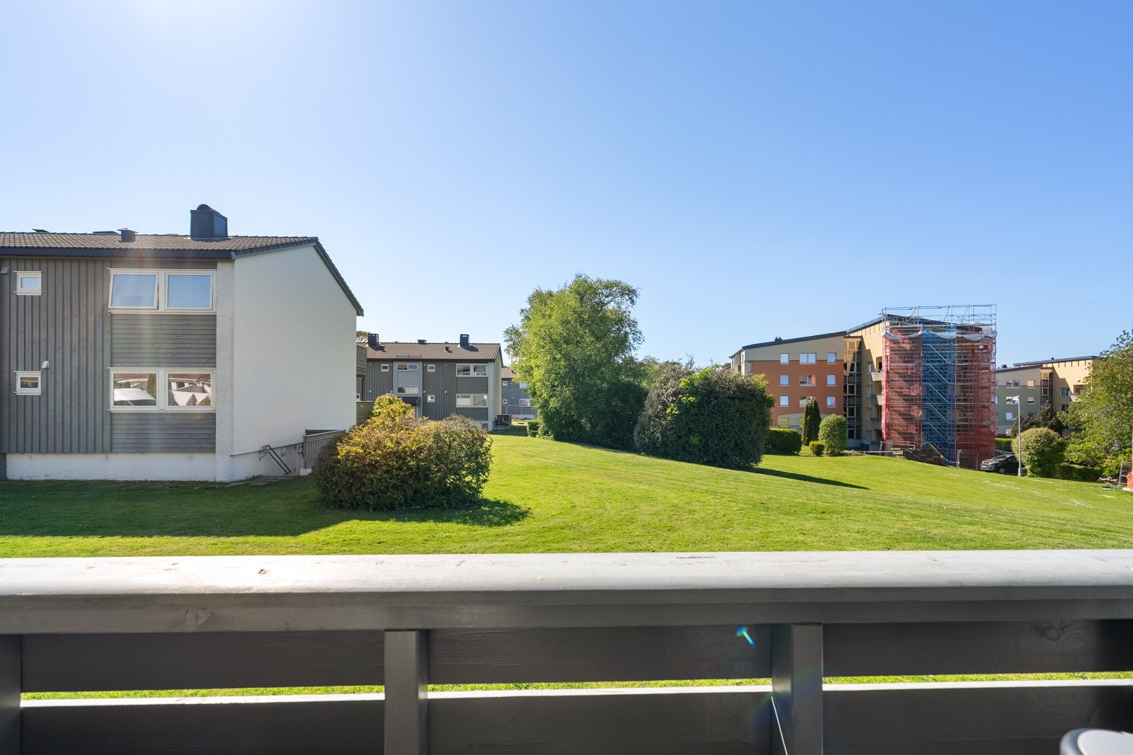 Du har trapp ned til hagen som er fellesareal. Galleribilde