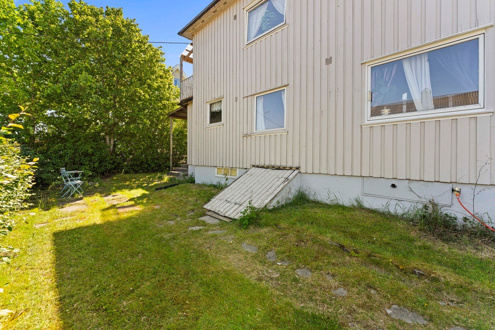 Plen rundt hele huset Galleribilde