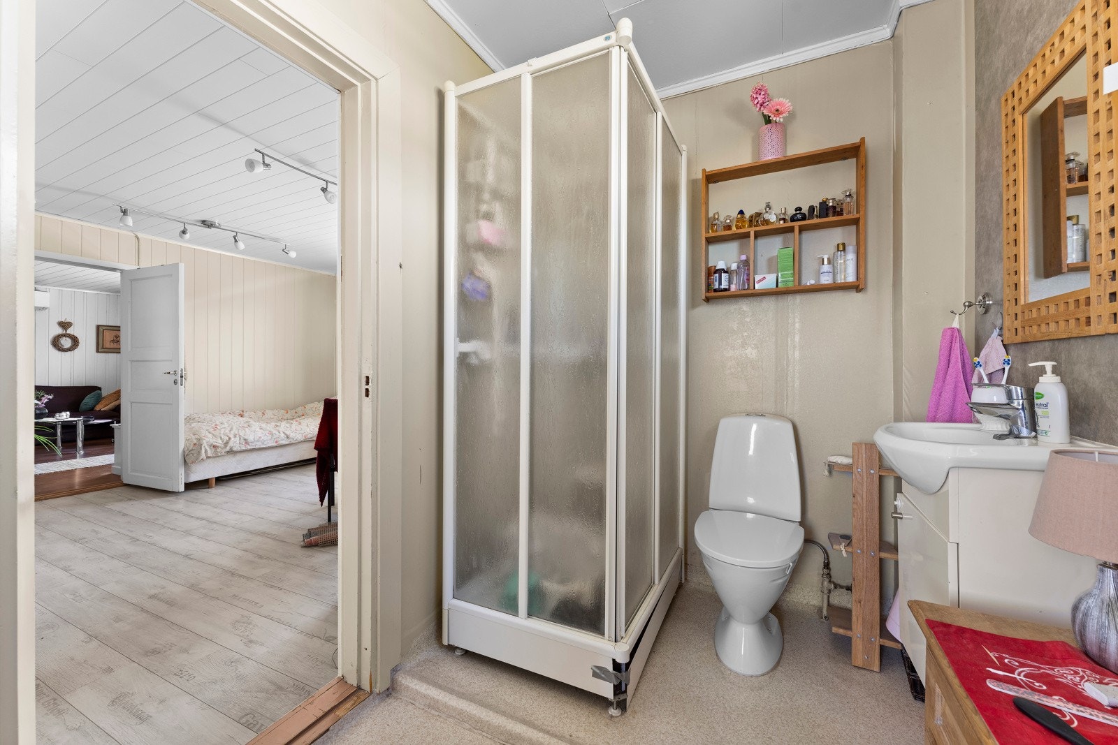 Bad/WC med dusjkabinett Galleribilde