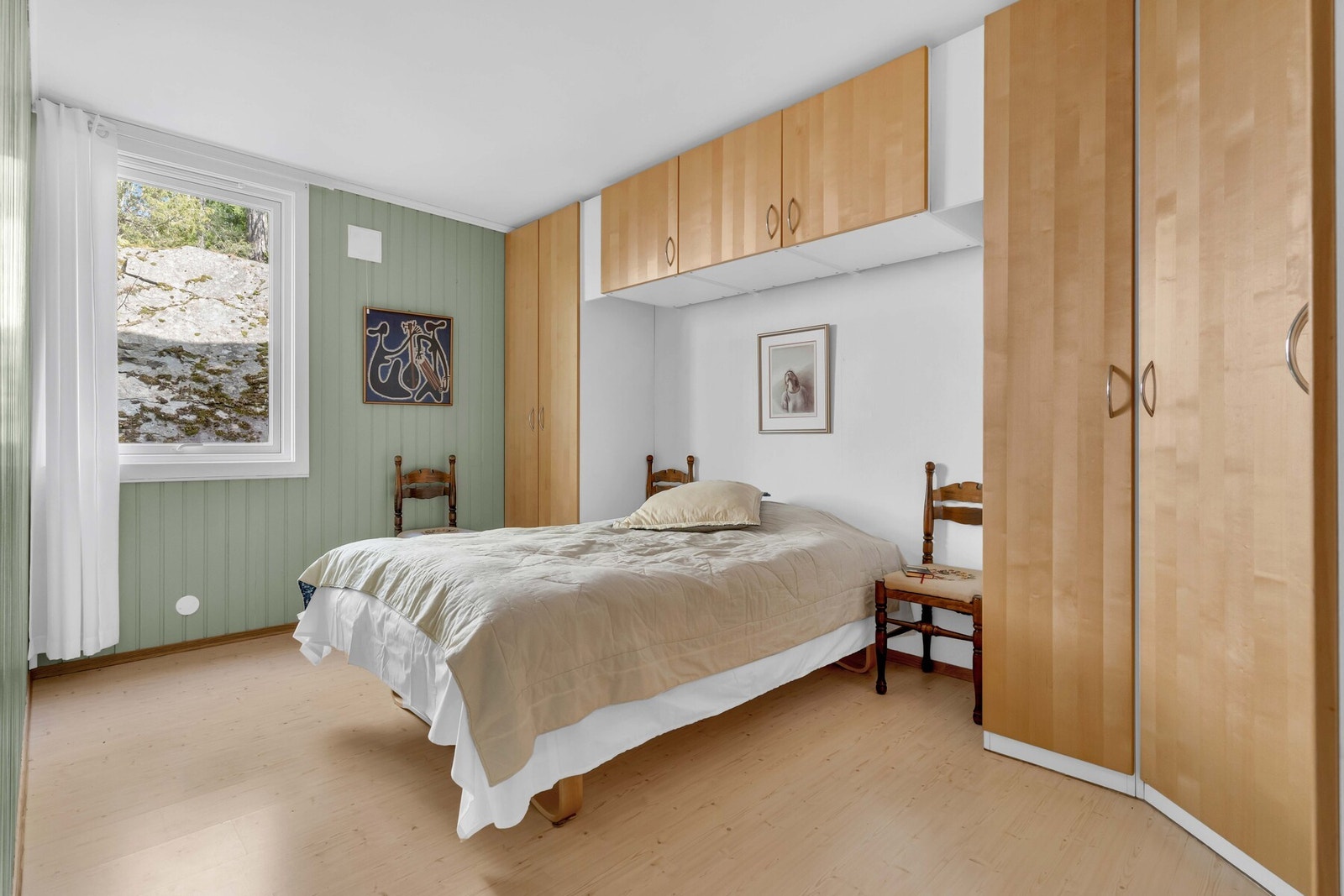Leiligheten har tre romslige soverom. Galleribilde