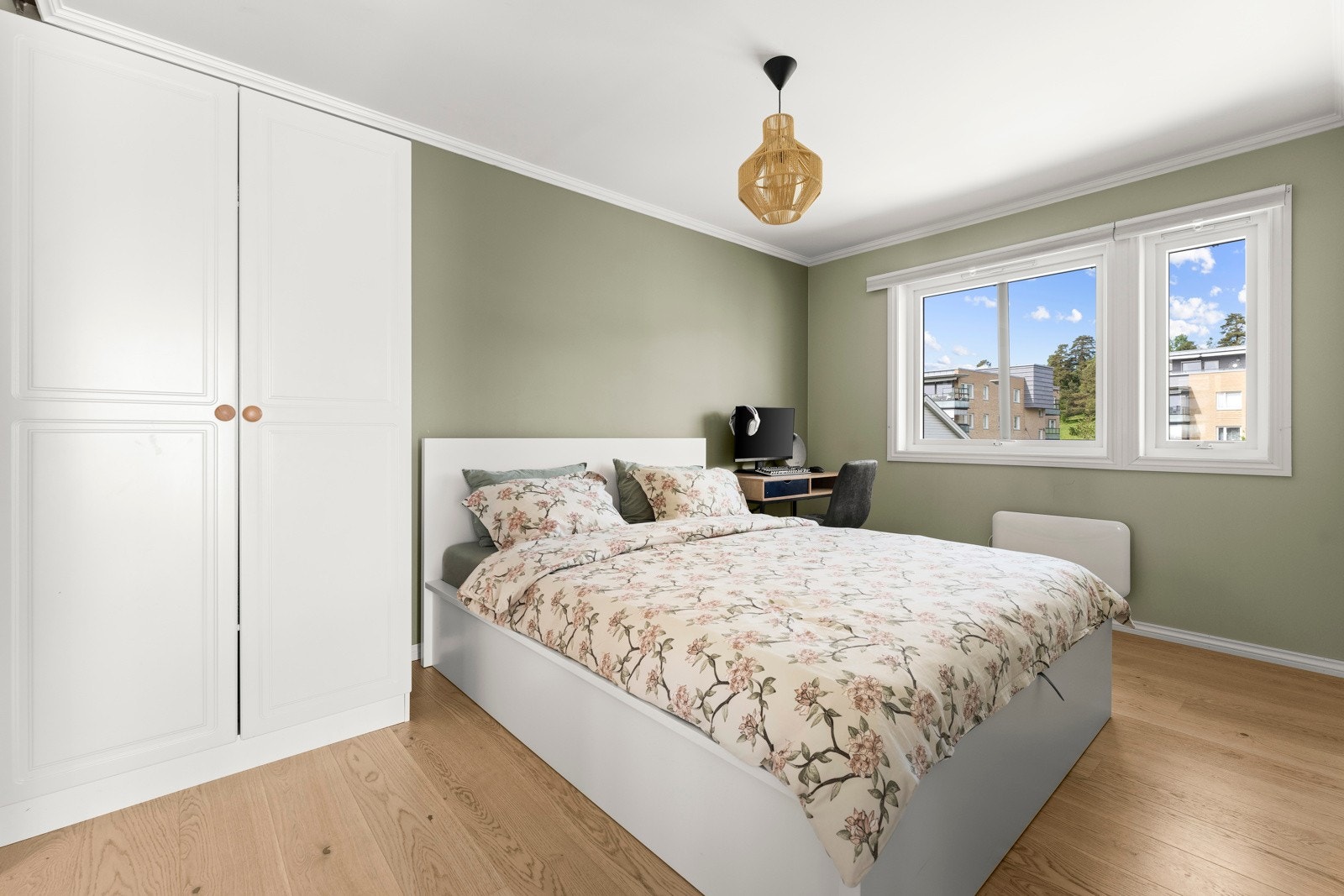 Leiligheten har 2 soverom av god størrelse, begge vendt mot nord - oppleves svalt om sommeren! Galleribilde