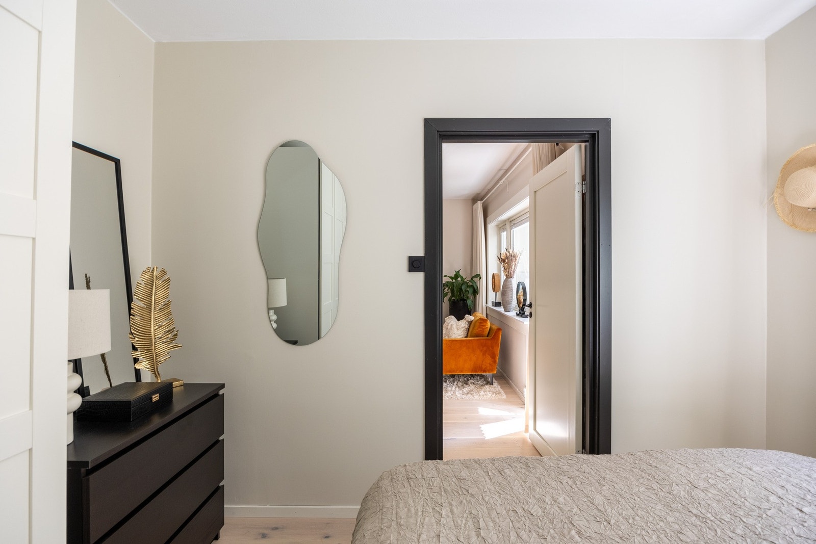 Leiligheten har totalt to luftige soverom. Galleribilde