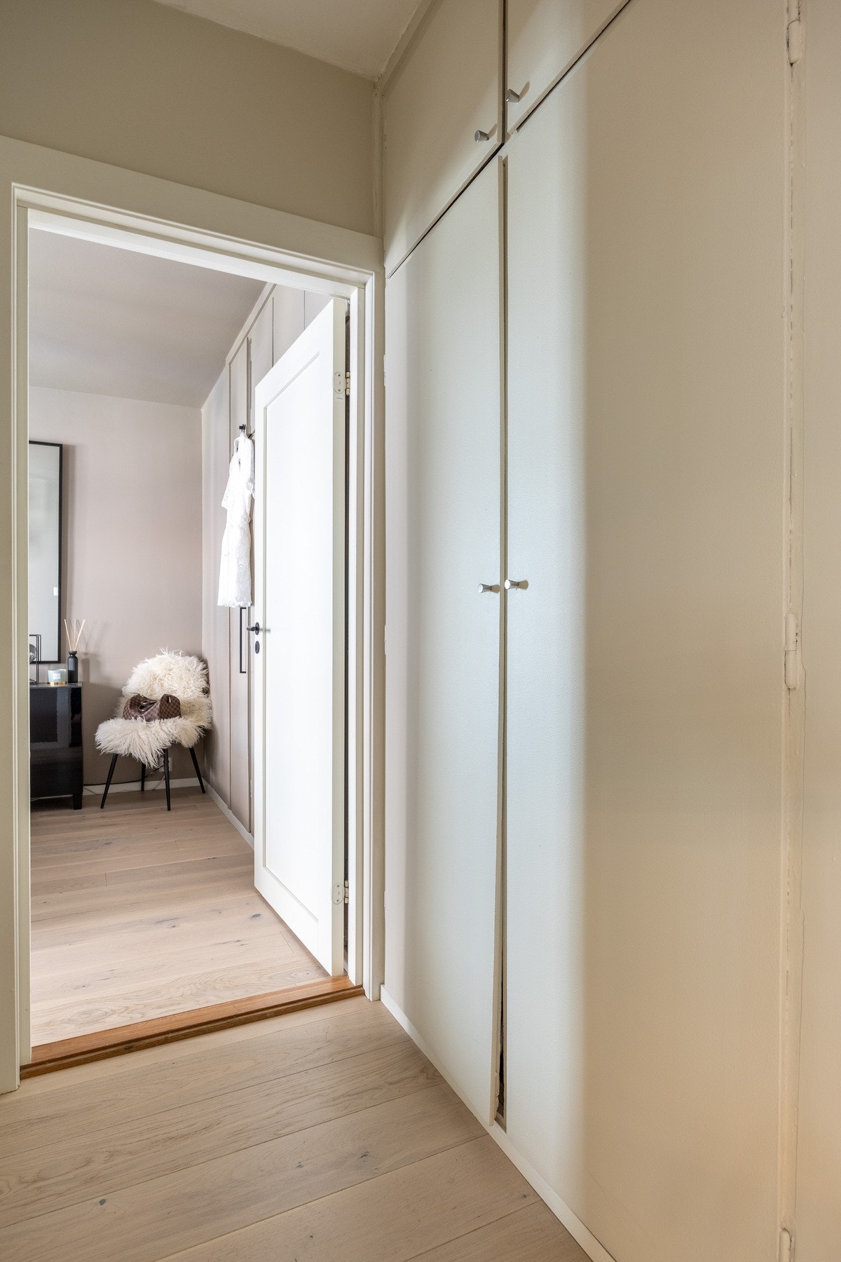 Leiligheten disponerer totalt tre boder. Gode oppbevaringsmuligheter. Galleribilde