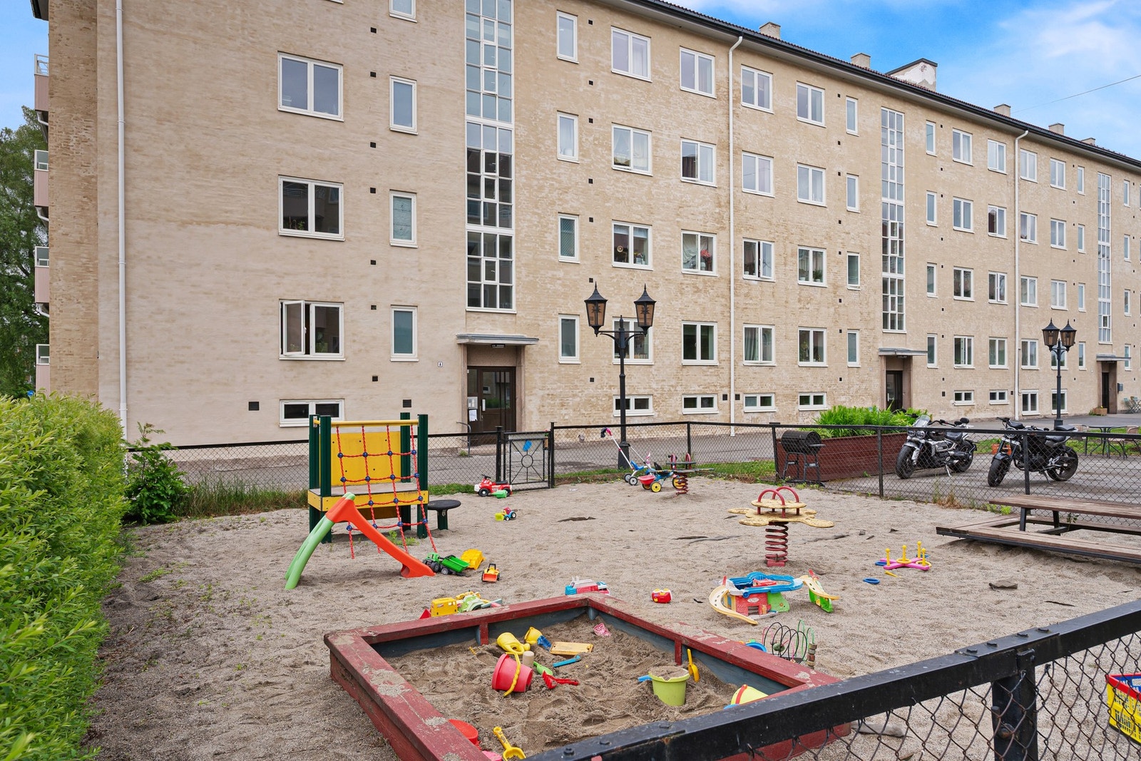 Lekeområder for de små rett i nærheten av boligen. Galleribilde