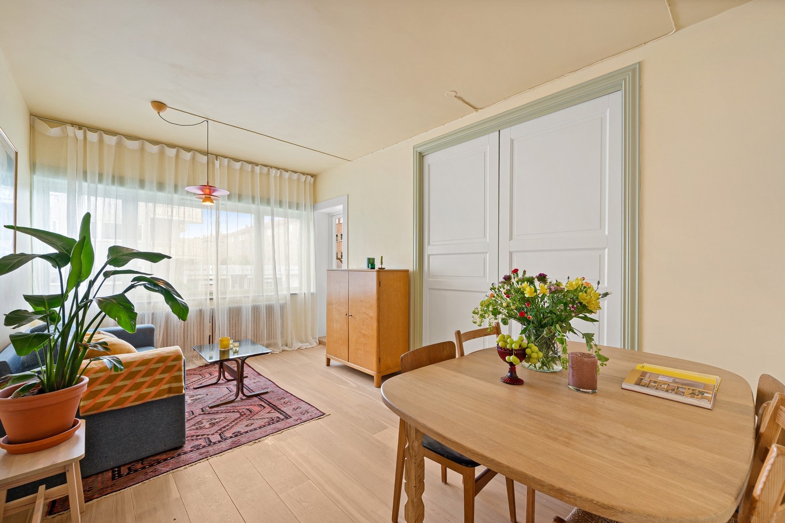 Stuen har en gjennomtenkt planløsning som gir fleksible innredningsmuligheter. Galleribilde