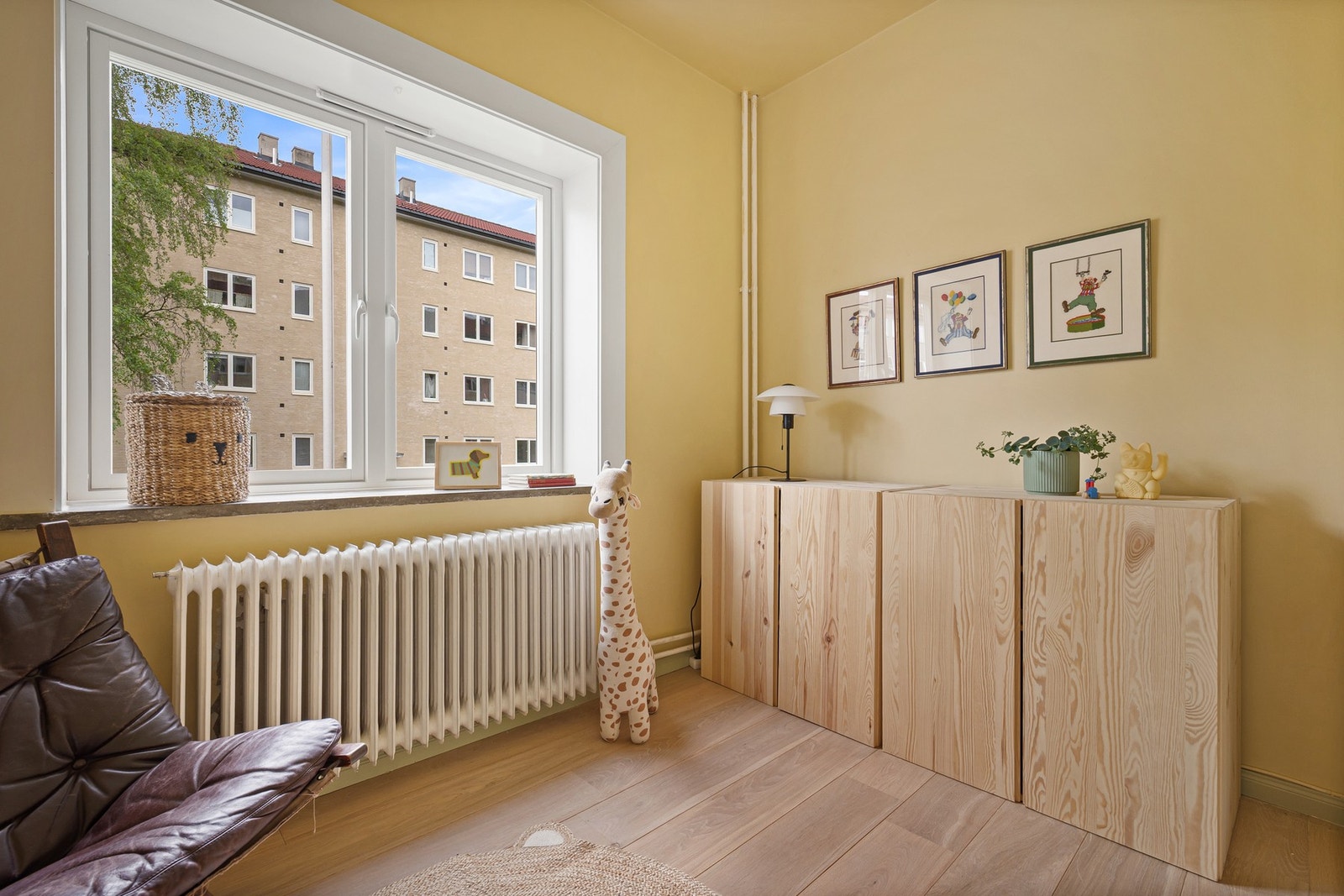 Enten man trenger et ekstra gjesterom eller en plass til hjemmekontor, egner rommet seg godt til ulike behov. Galleribilde