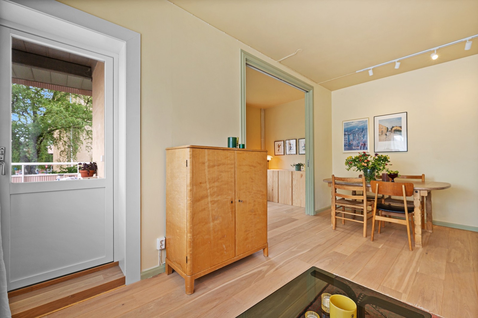 Med en takhøyde på 2,67 meter oppleves rommet luftig og romslig. Galleribilde