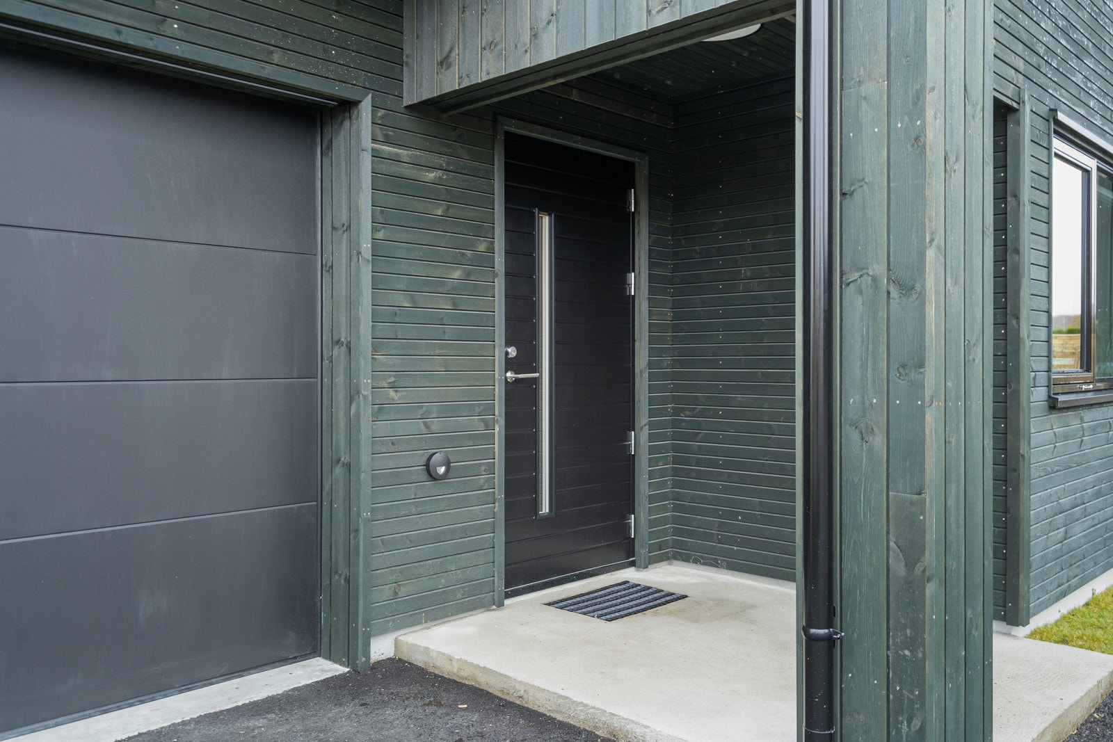 Velkommen inn - Overbygget inngangsparti Galleribilde