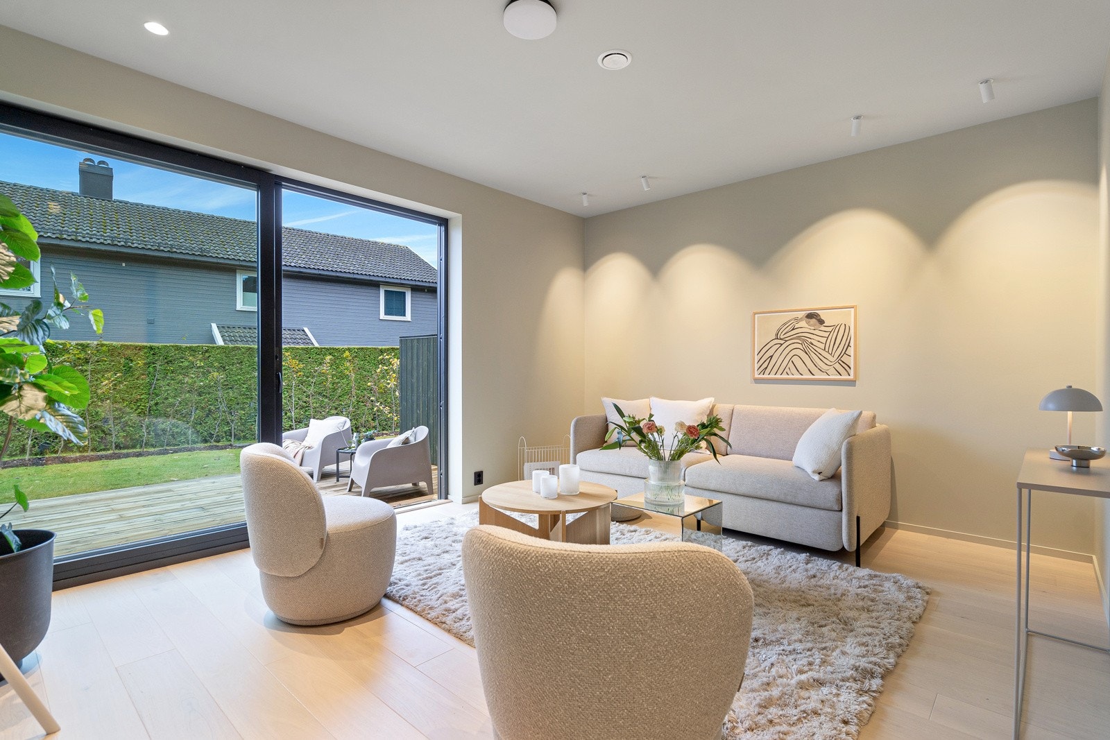 Stue/alternativt soverom nr 3 med utgang til solrik terrasse Galleribilde