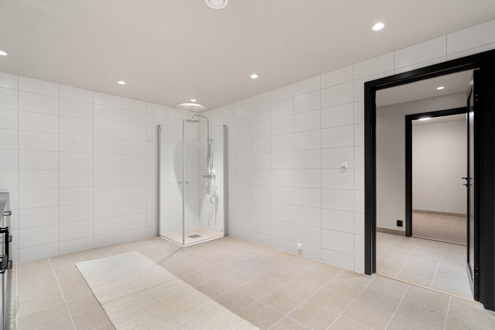 Vaskerommet har både toalett og dusj Galleribilde