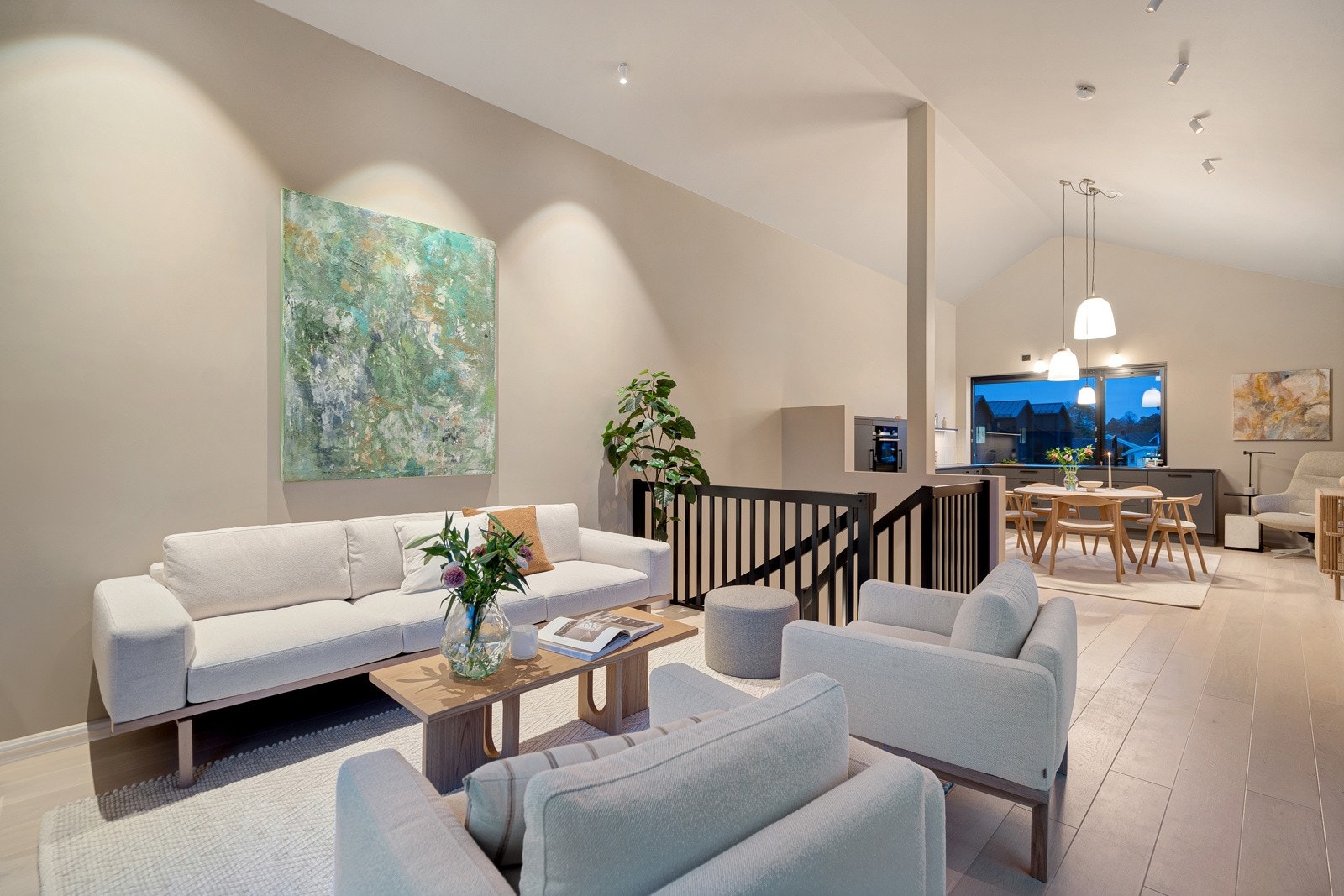 Legg merke til den høye takhøyden Galleribilde