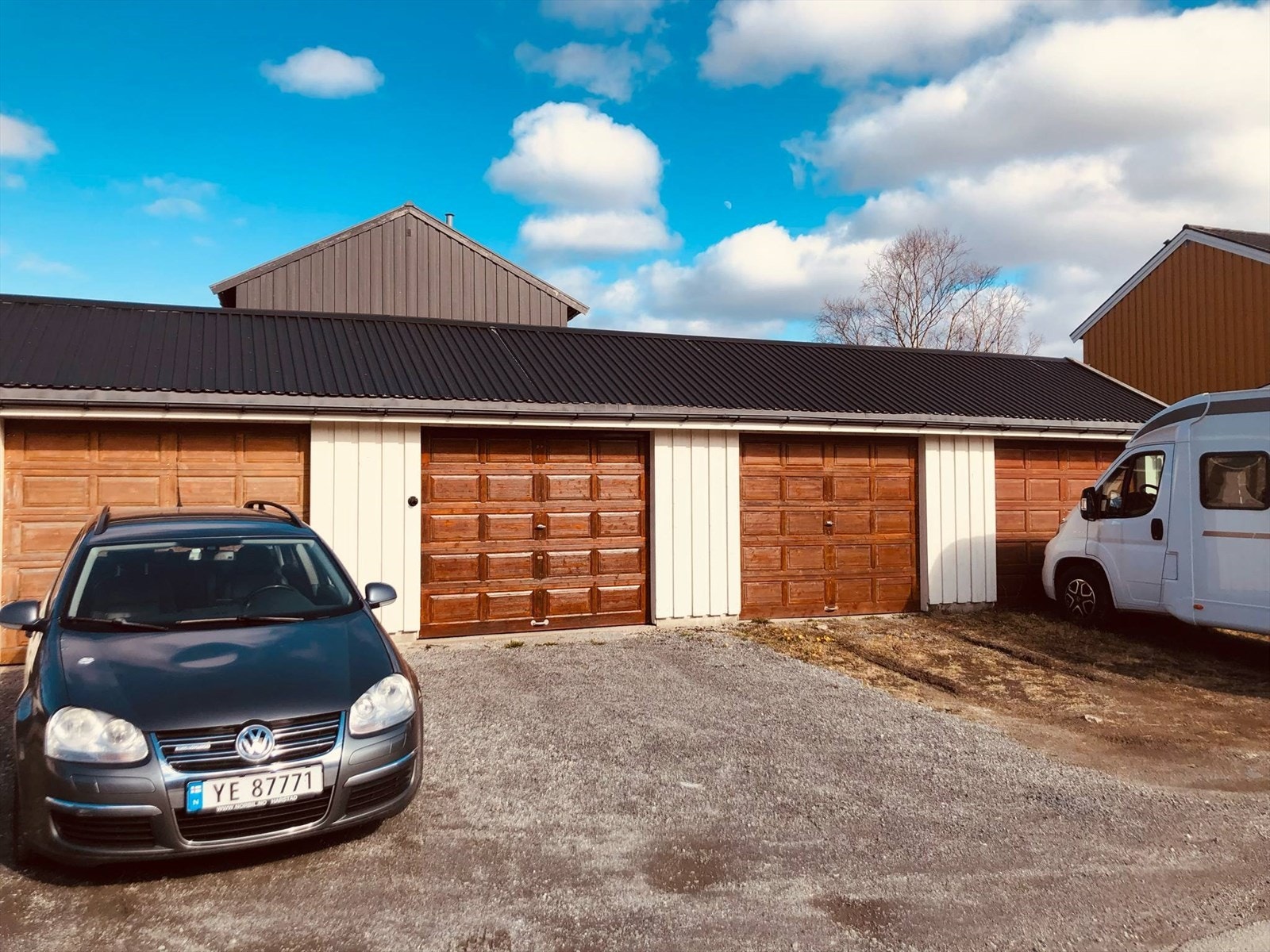 Garasje i rekke Galleribilde