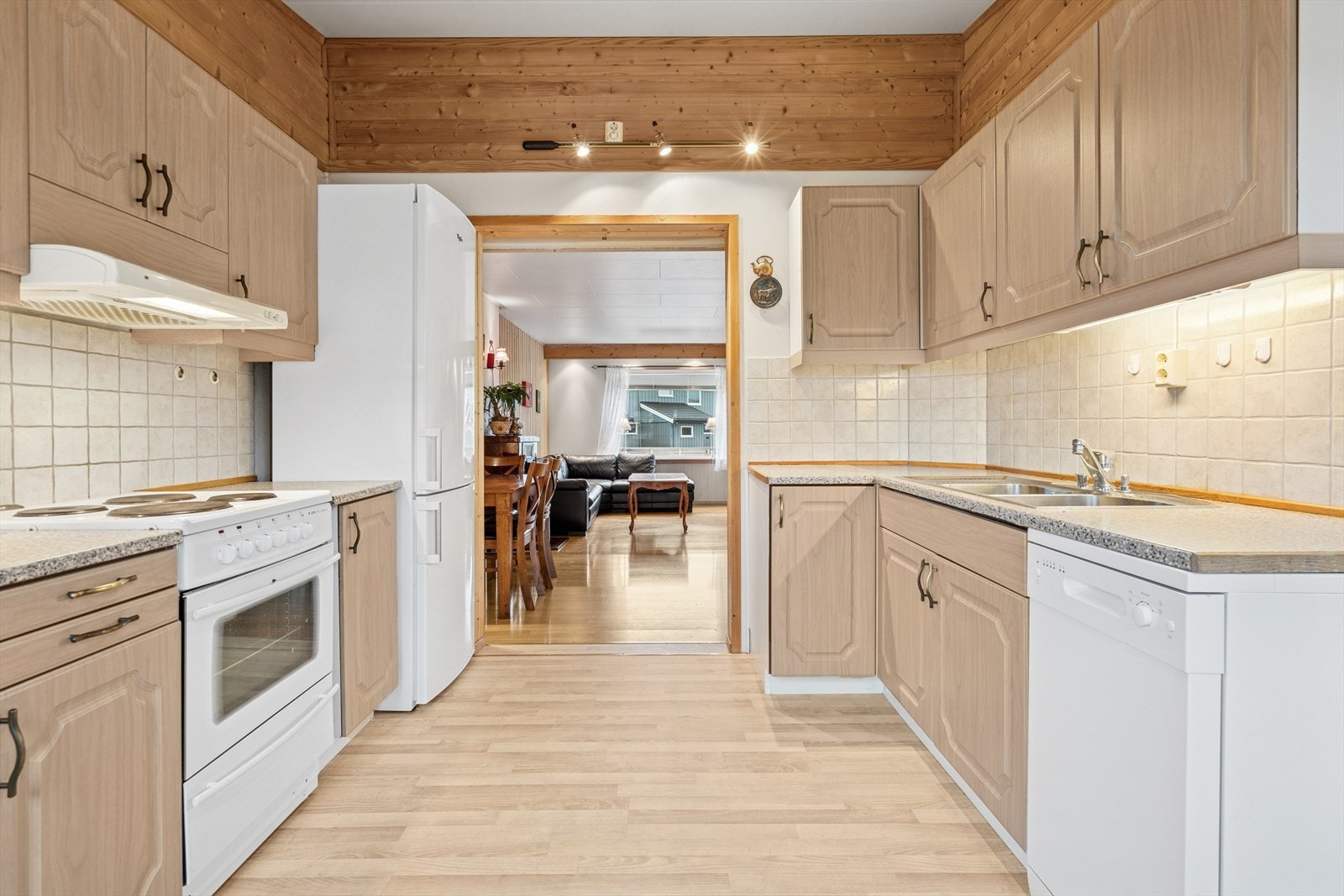 Innredningen er tilpasset for frittstående hvitevarer. Galleribilde