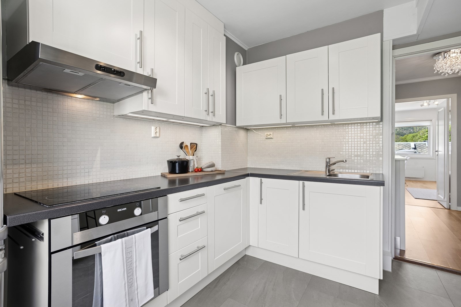 Integrerte hvitevarer:
- Stekeovn.
- Platetopp
- Oppvaskmaskin. Fra 2019. Galleribilde