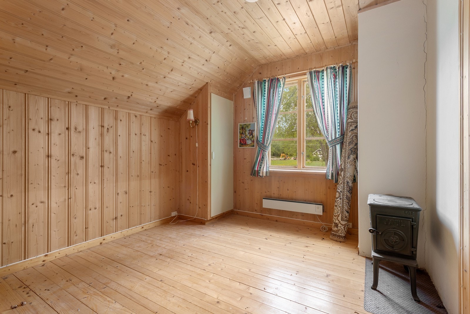 Boligen har totalt 4 soverom, hvor et ligger i 1. etasje. Galleribilde