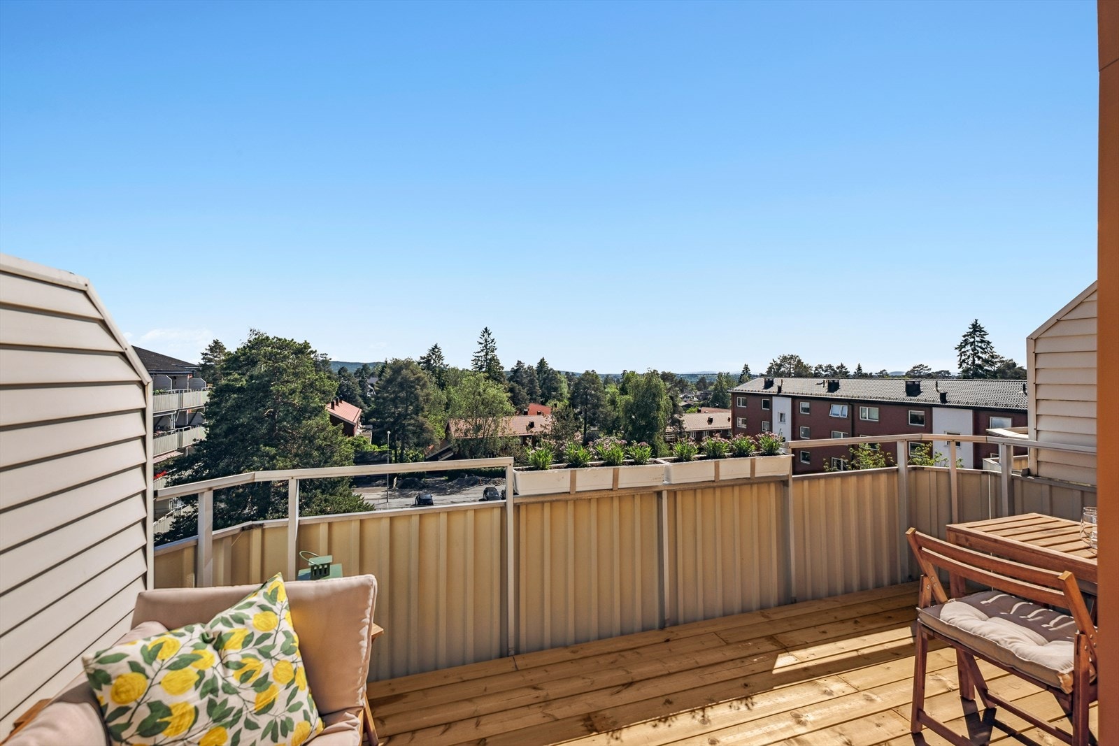 Upåklagelig utsikt over nabolaget og flotte grøntområder Galleribilde