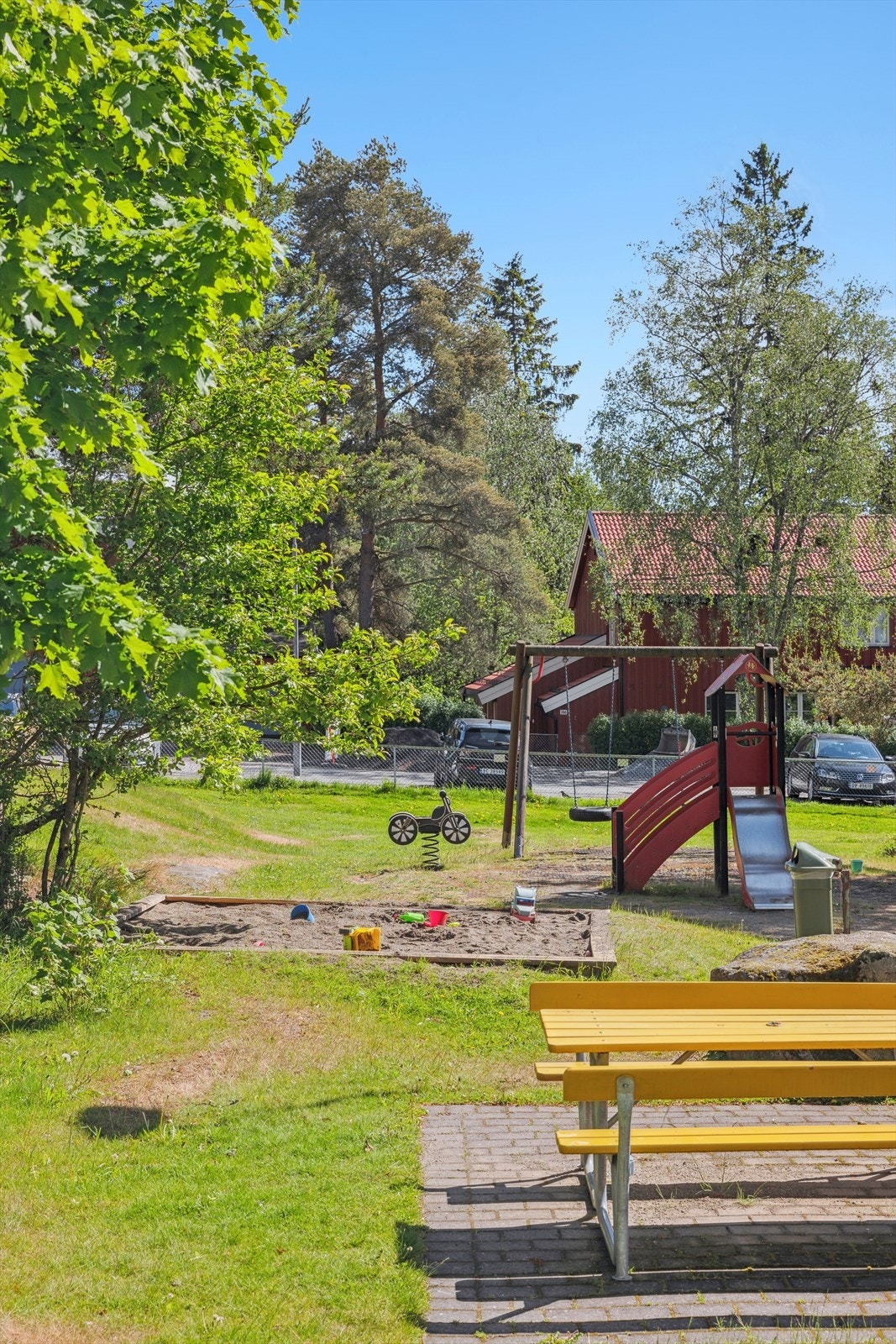 Her kan de minste boltre seg blant lekestativ, sandkasse osv. Galleribilde