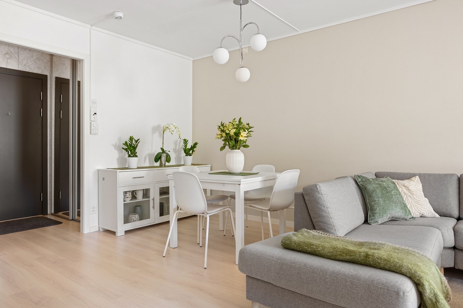 Her kan man enkelt innrede med både sofagruppe og spisebord. Galleribilde