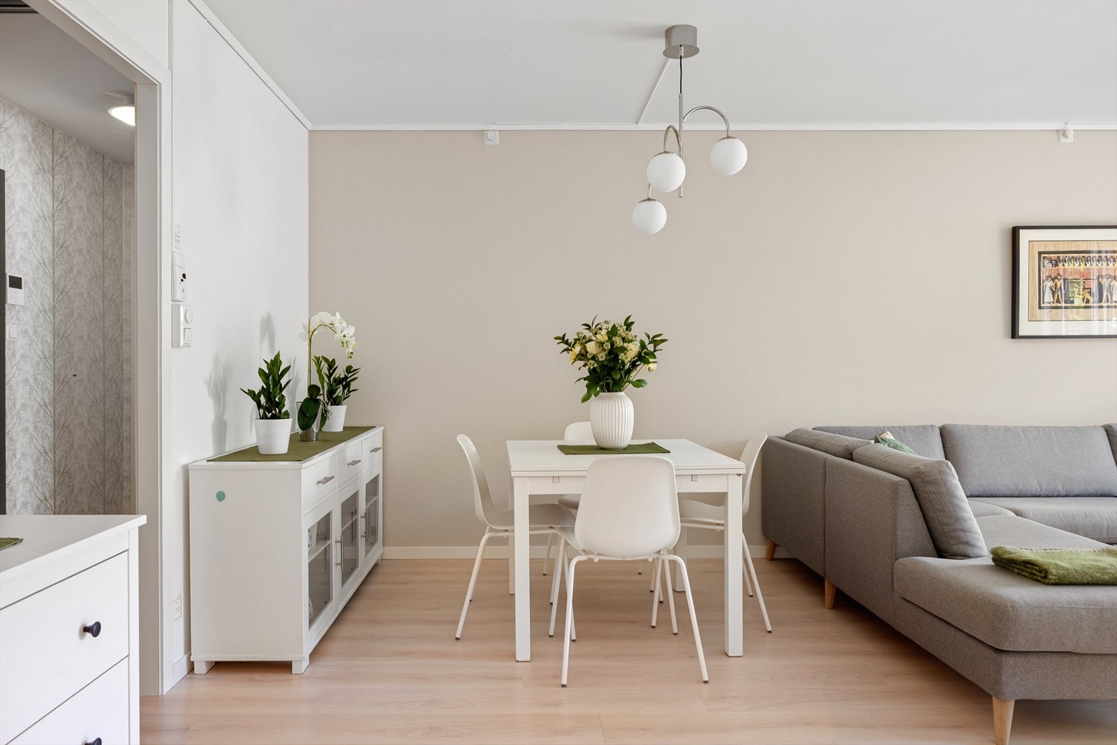 God plass til spisebord Galleribilde