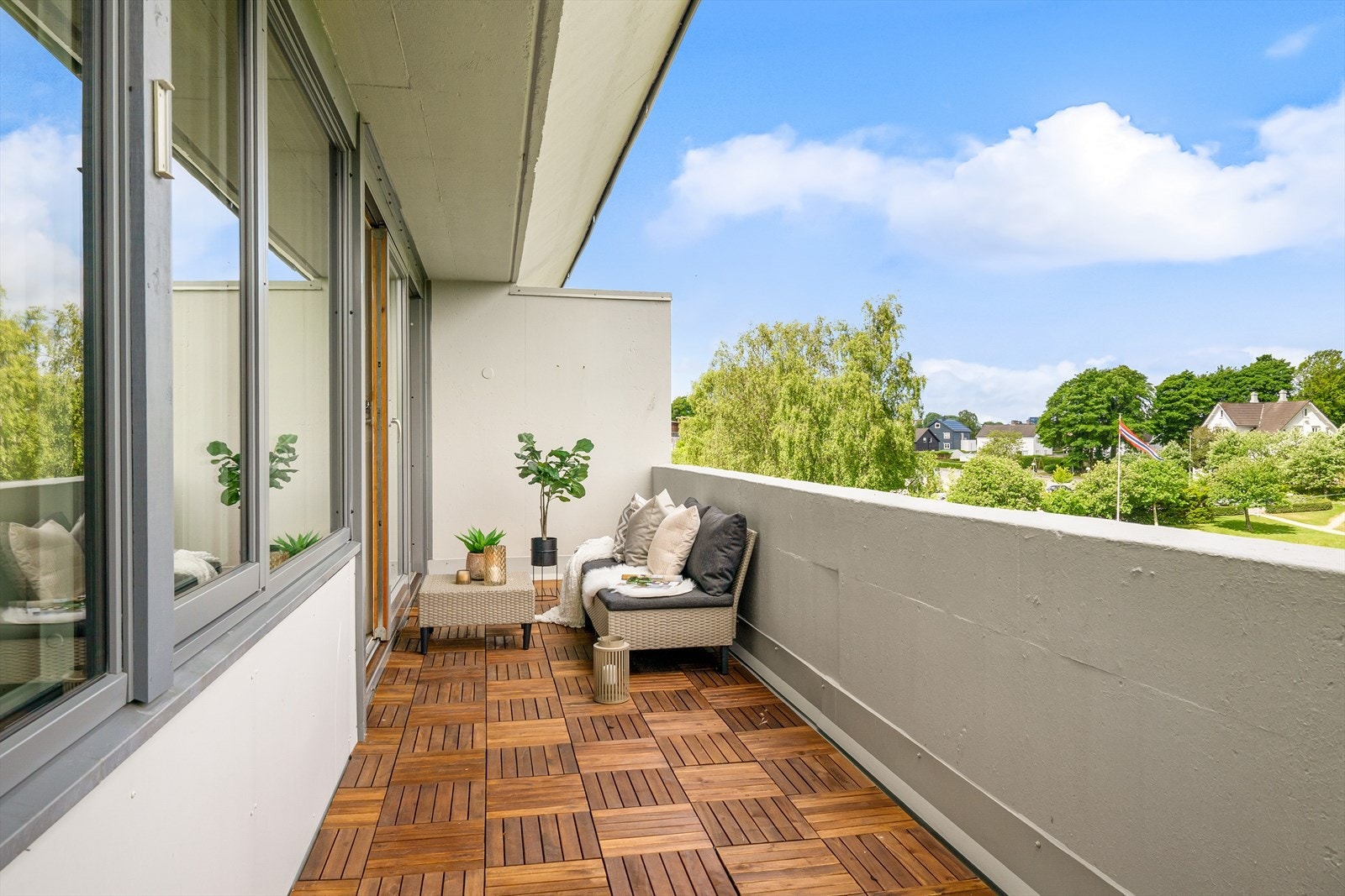 Fra stuen er det direkte utgang til en herlig balkong på ca. 13 m². Galleribilde