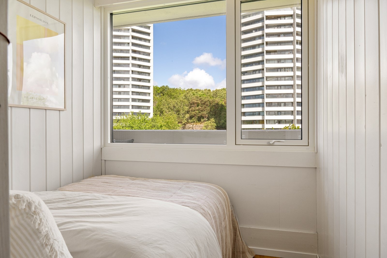 Det ble satt inn nye vindu på soverom og kjøkken (3 lags) i fjor. Galleribilde