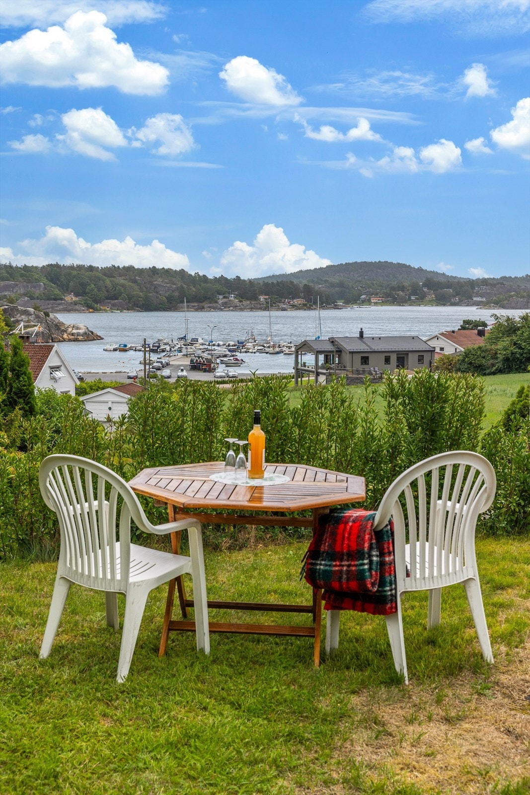 Barnevennlig område med kort vei til Kariåsen fotballbaner (Vesterøya idrettspark) med lysløype Galleribilde