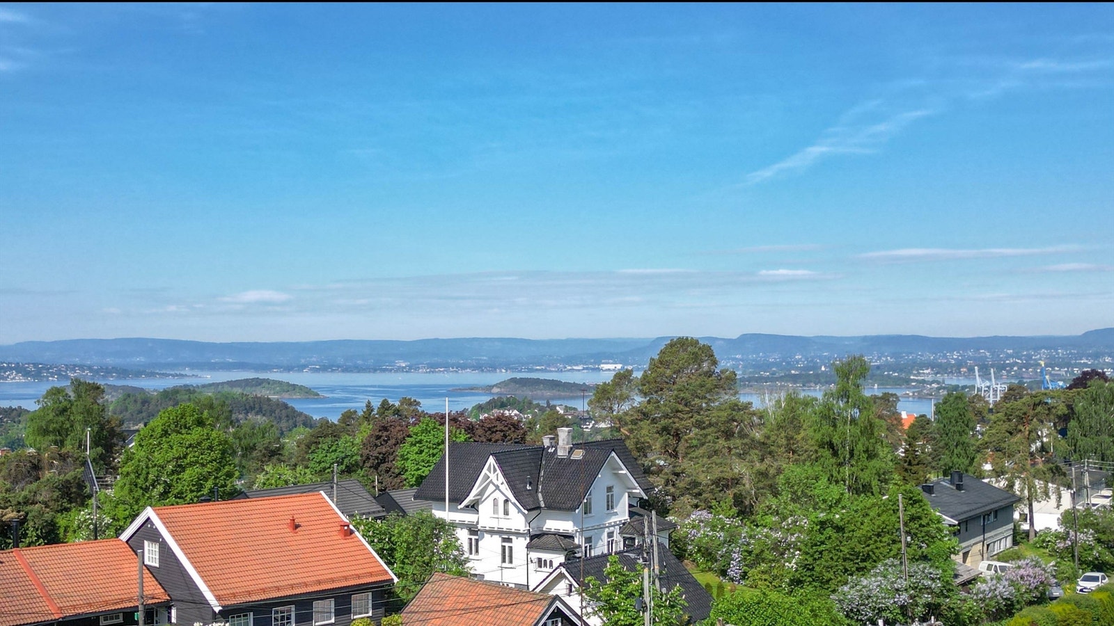 Panoramautsikt over fjorden, øyene og byen. Galleribilde