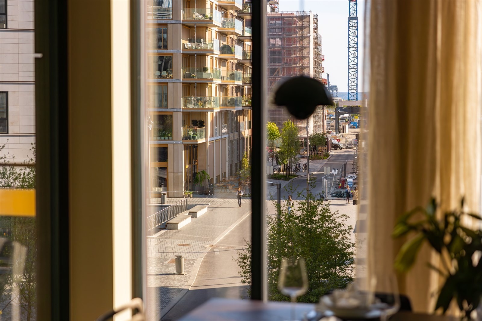 Pent og usjenert Galleribilde