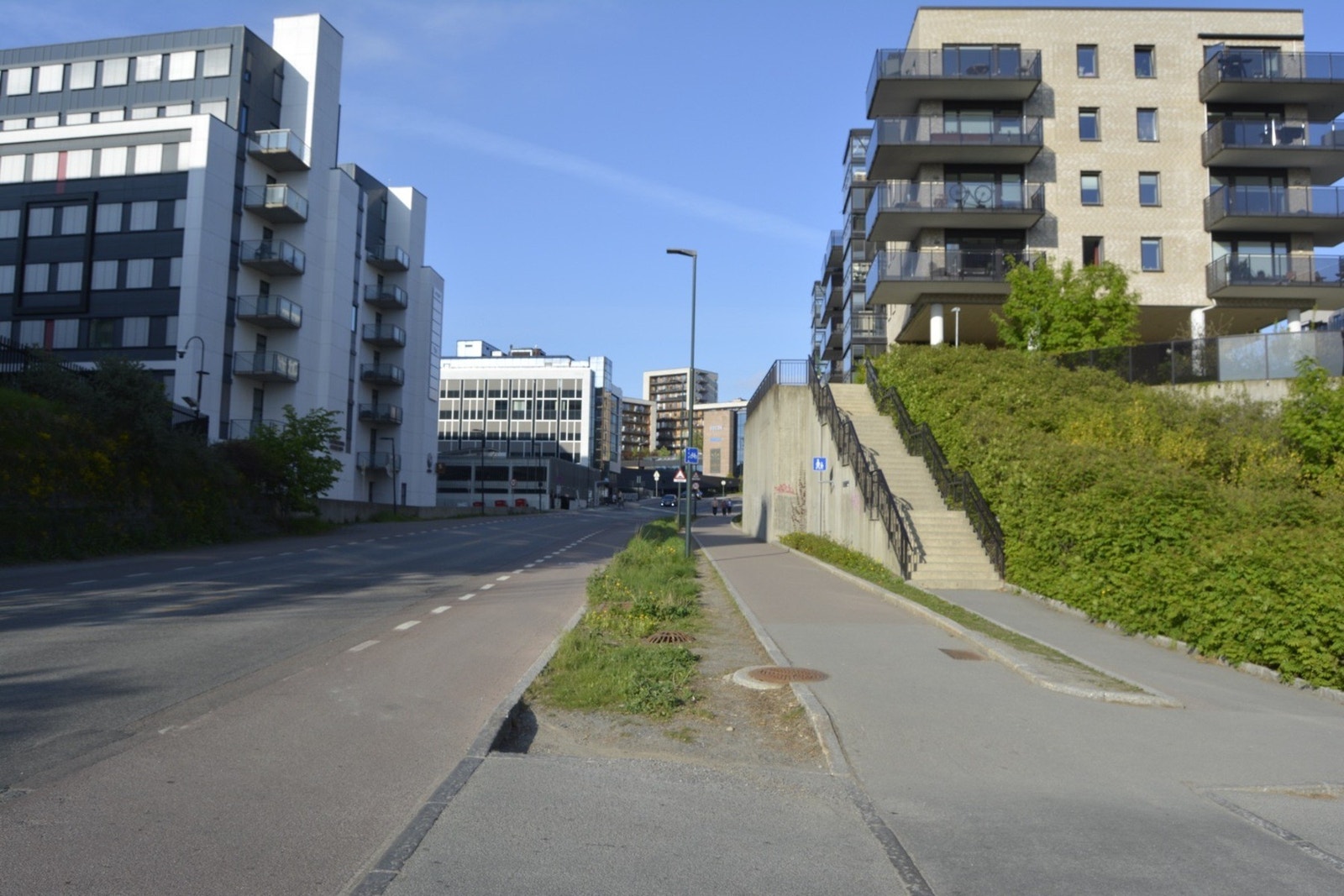 Enkel adkomst fra Kristoffer Aamots gate, som går mellom rundkjøringen på Nydalen og Badebakken Galleribilde