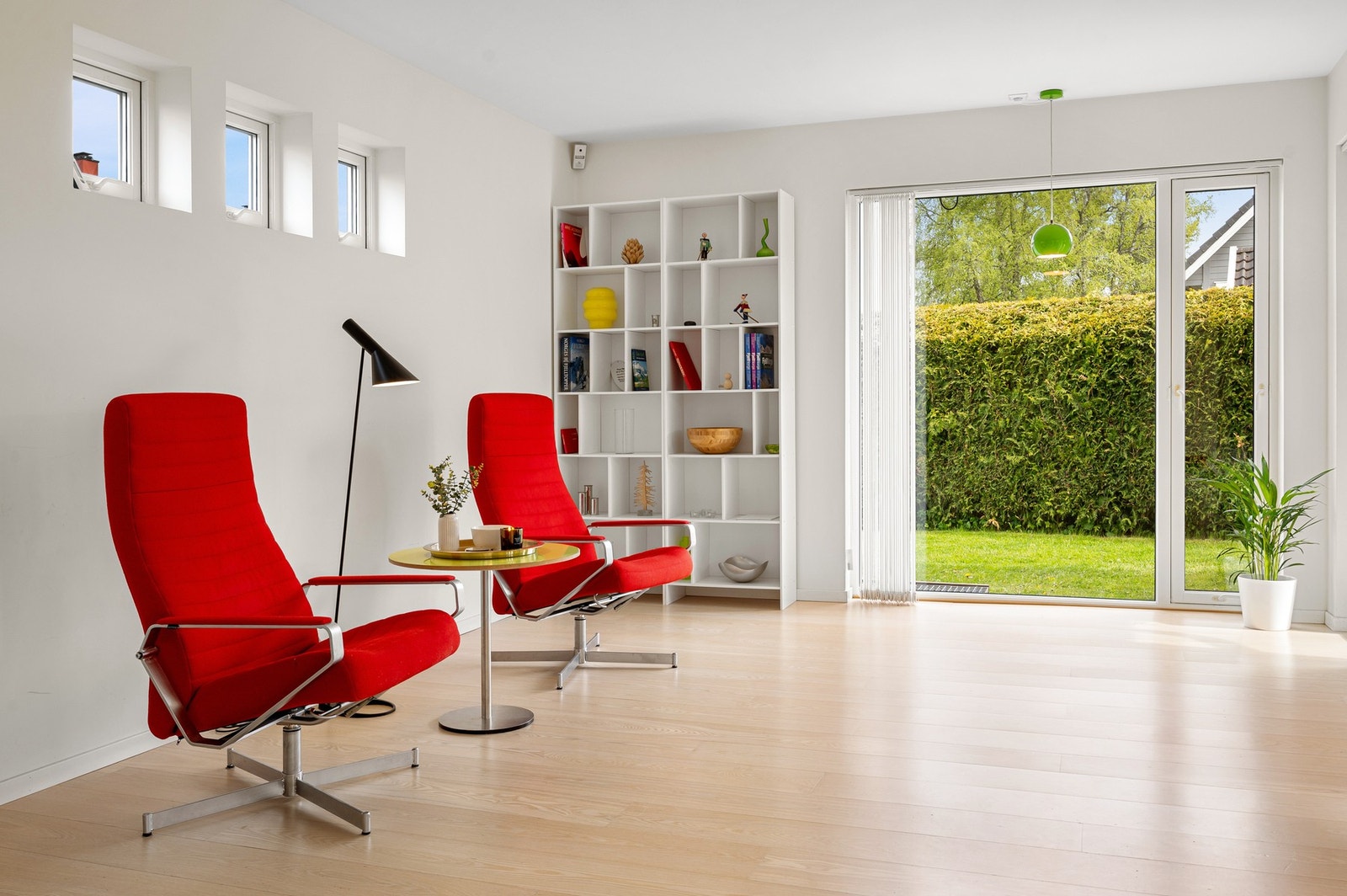 Boligen har bergvarmepumpe med vannbåren gulvvarme som primær varmekilde. Galleribilde