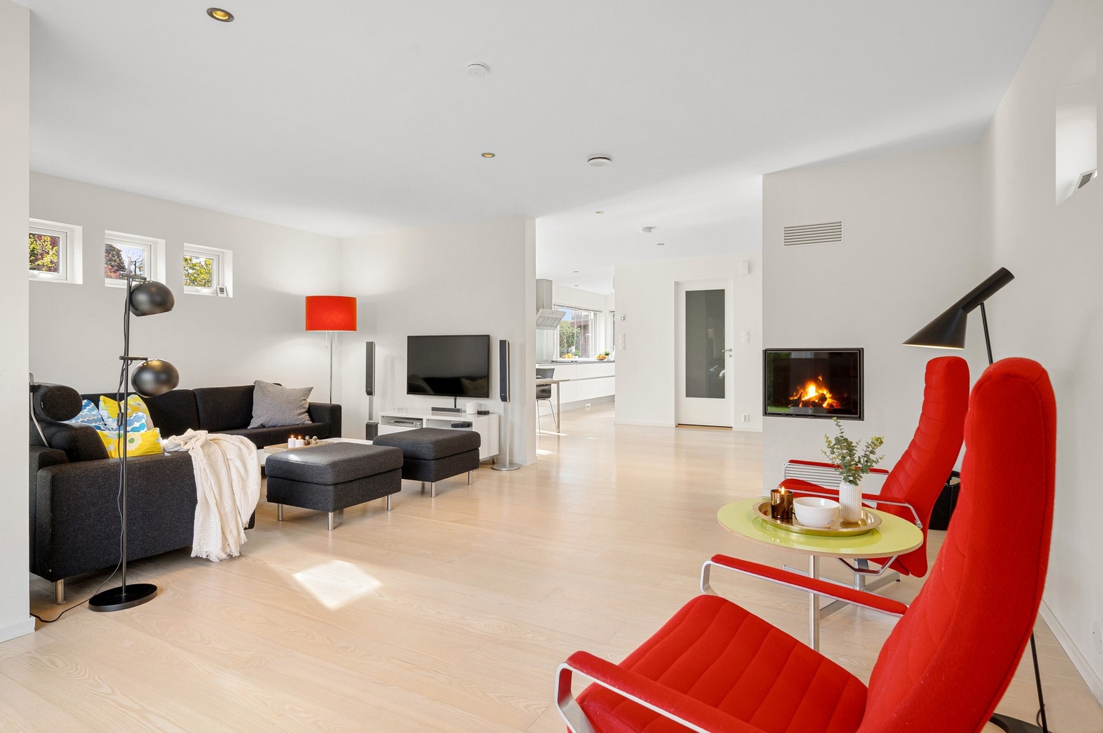 Åpen løsning på hovedplanet gir gjennomlys samt gode møbleringsmuligheter Galleribilde