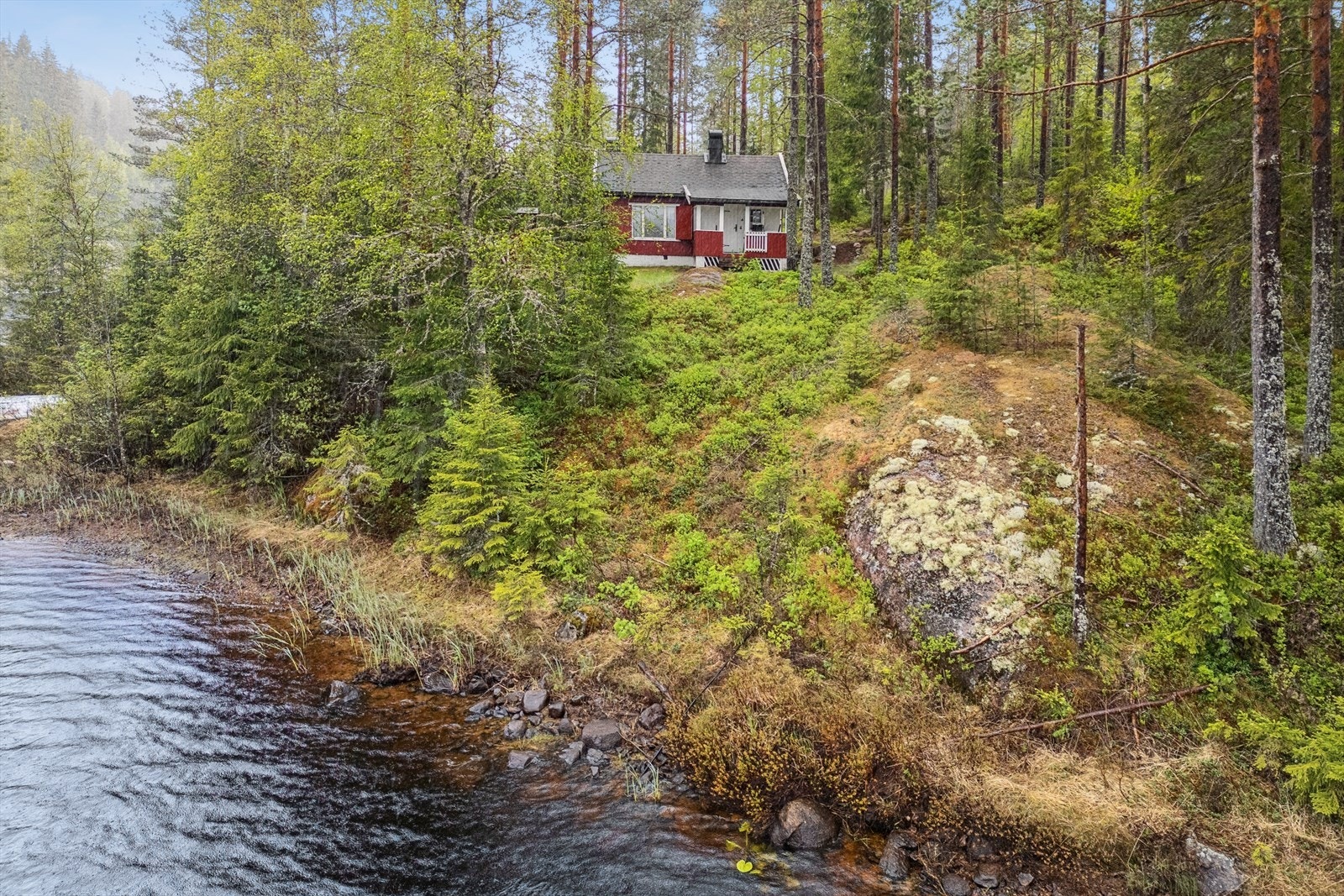 Usjenerte omgivelser og strandlinje langs Sætersjøen. Galleribilde