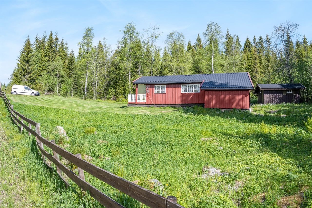 Stor tomt på drøyt ett mål med meget gode sol- og utsiktsforhold! Galleribilde