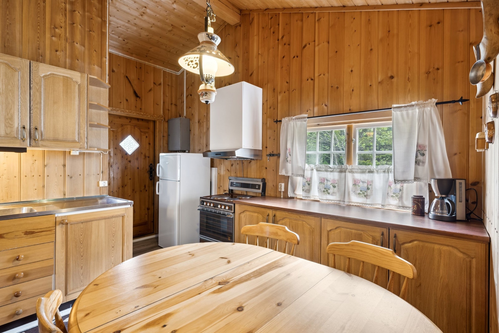 Plass til spisebord på kjøkken. Galleribilde