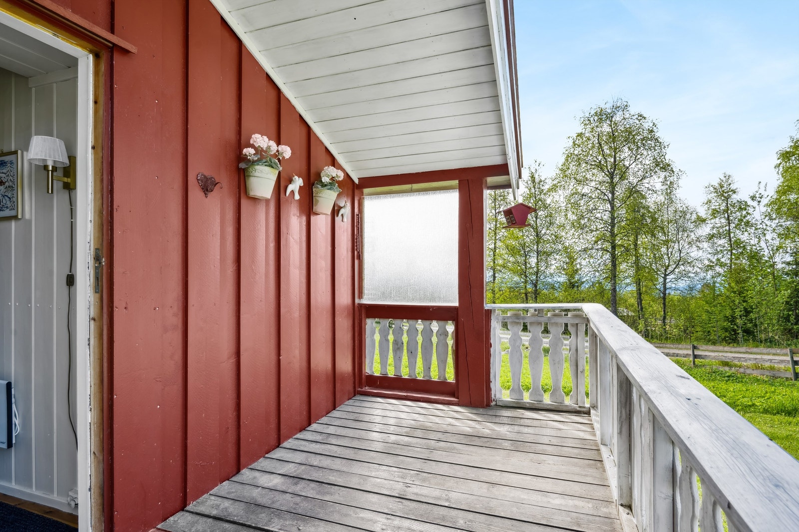 Terrasse/inngangsparti mot vest. Galleribilde