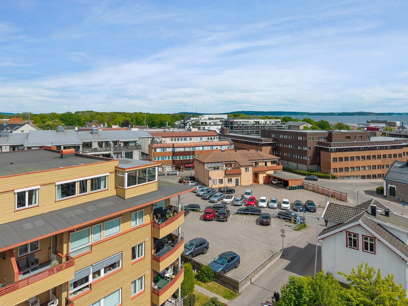 Dronefoto av leiligheten. Galleribilde