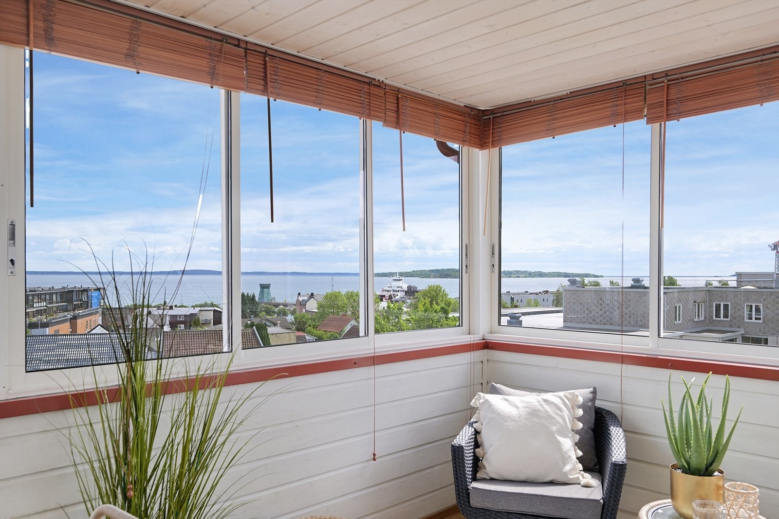 Toppleilighet med flott utsikt. Galleribilde