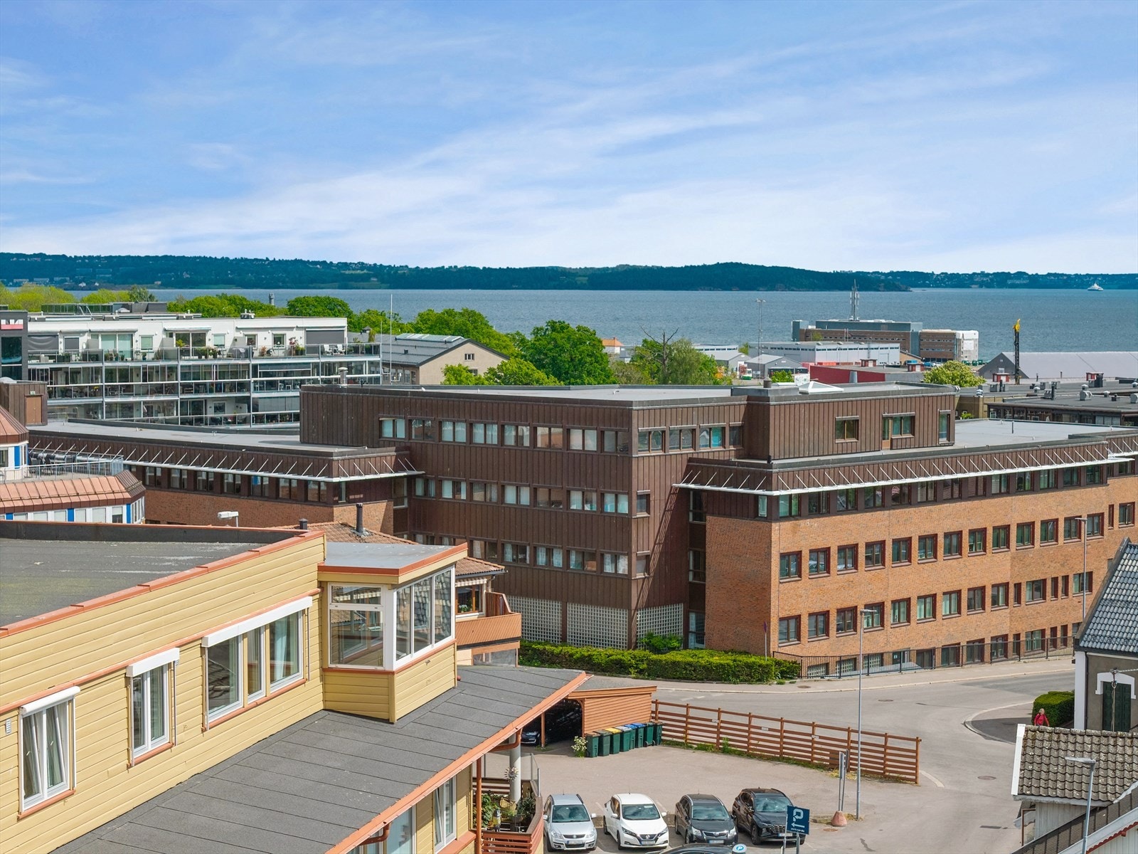 Dronefoto av leiligheten. Galleribilde