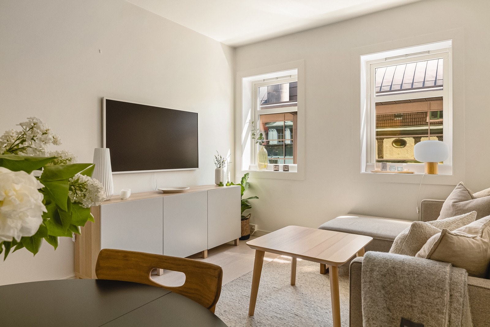 Vinduer i leilighet ble skiftet ut i 2013 og i 2023 ble fasaden utvendig renovert. Galleribilde