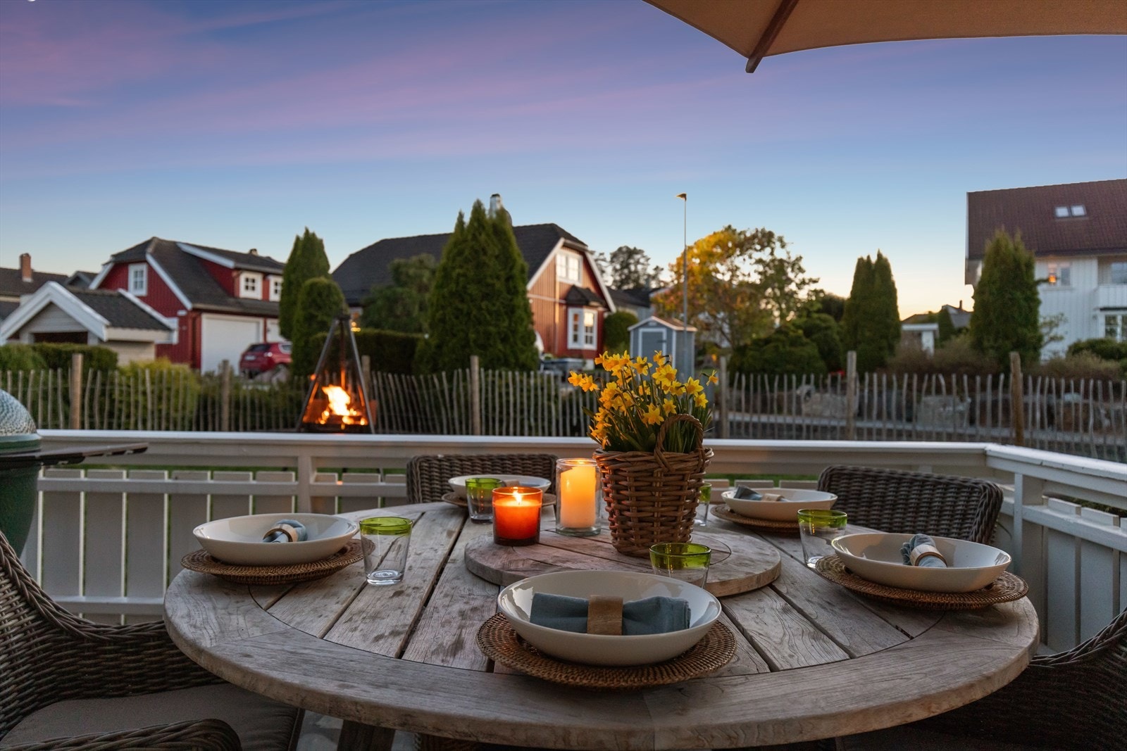 Boligen ligger attraktivt til i et populært boligfelt preget av villabebyggelse. Galleribilde