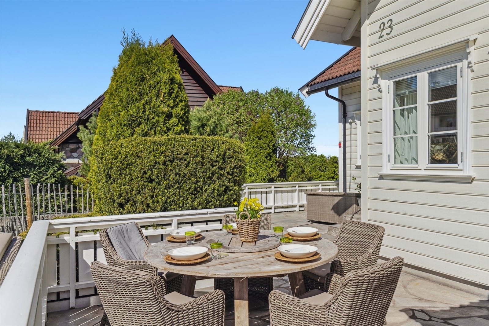 Fra steinterrassen. Galleribilde