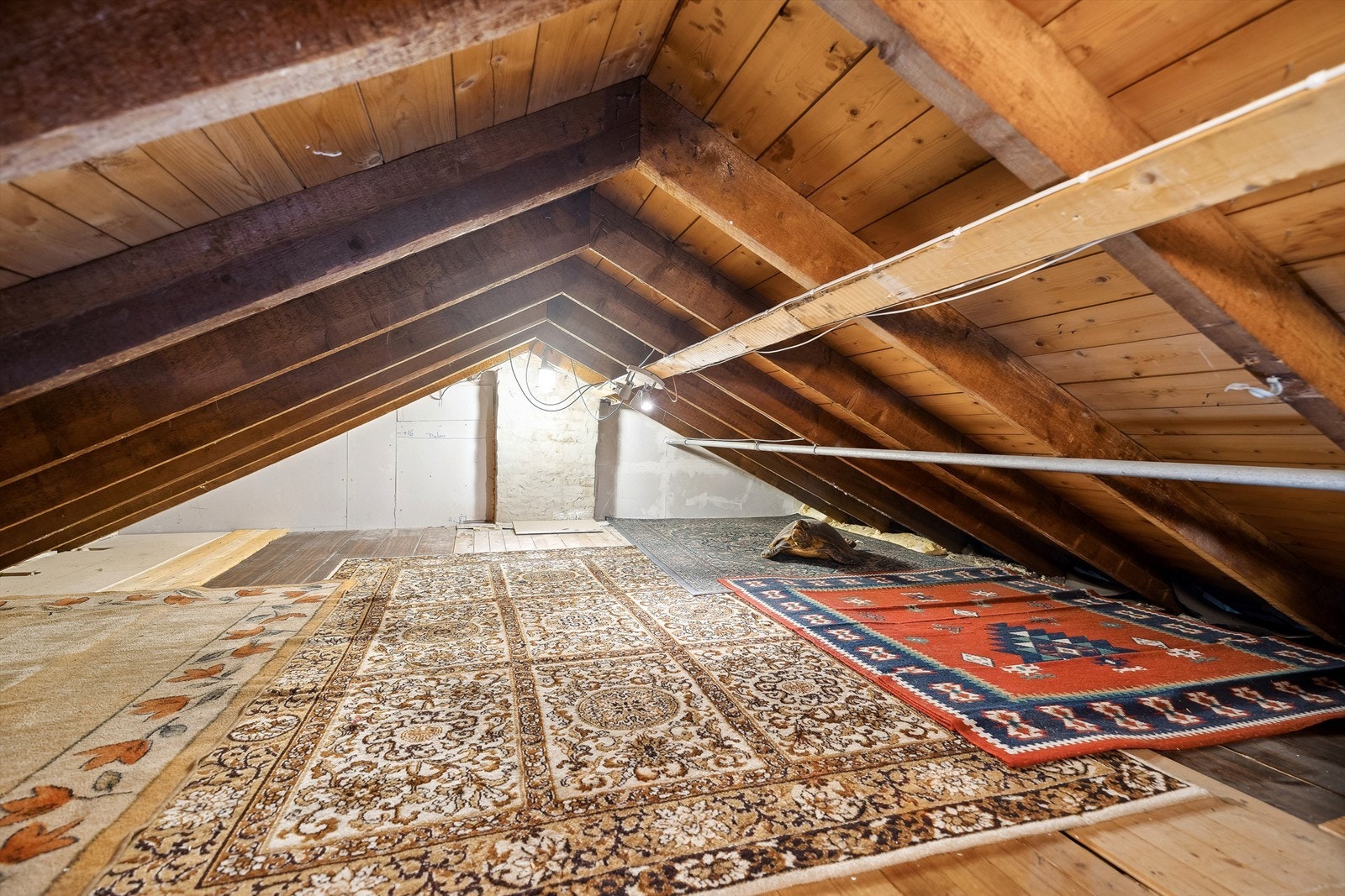 God lagringsplass på loft Galleribilde