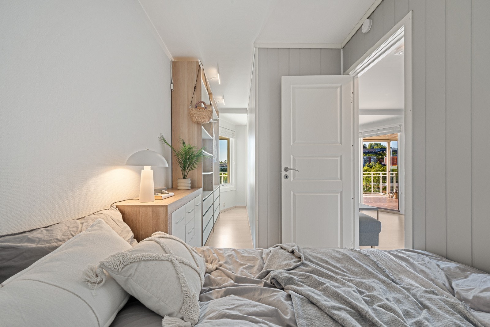 Flott soverom med en super garderobe. Galleribilde