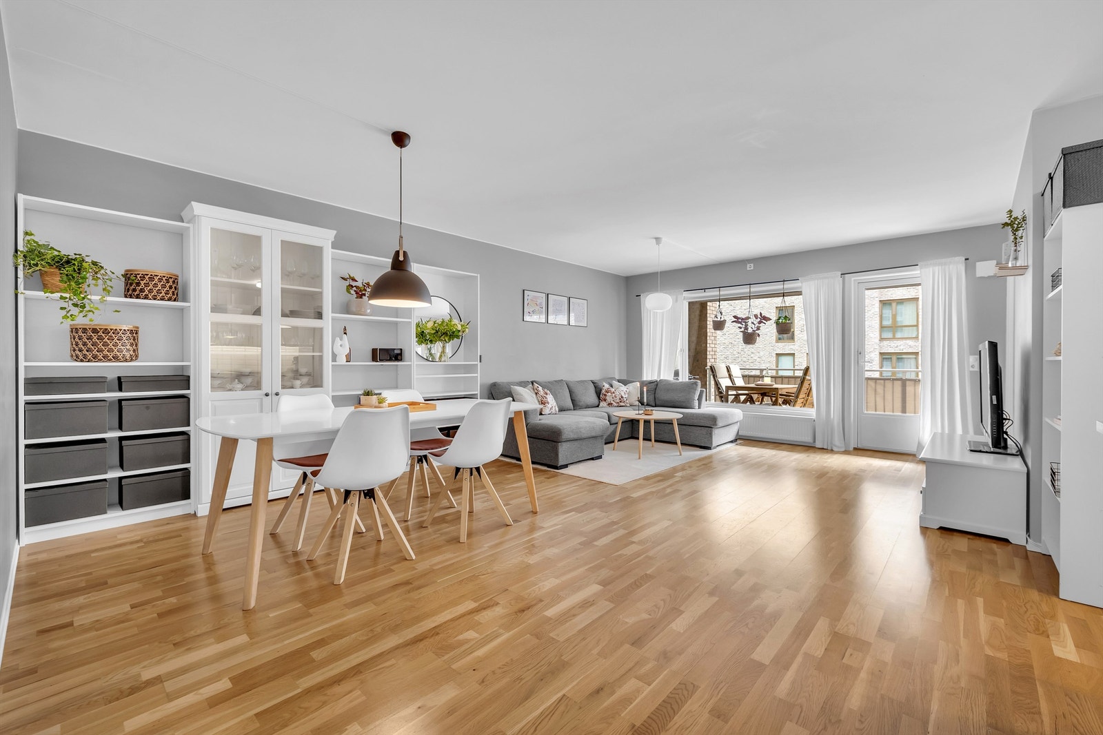 Velkommen til visning i Lørenveien 46 presentert av Marius Løkken i Krogsveen Galleribilde