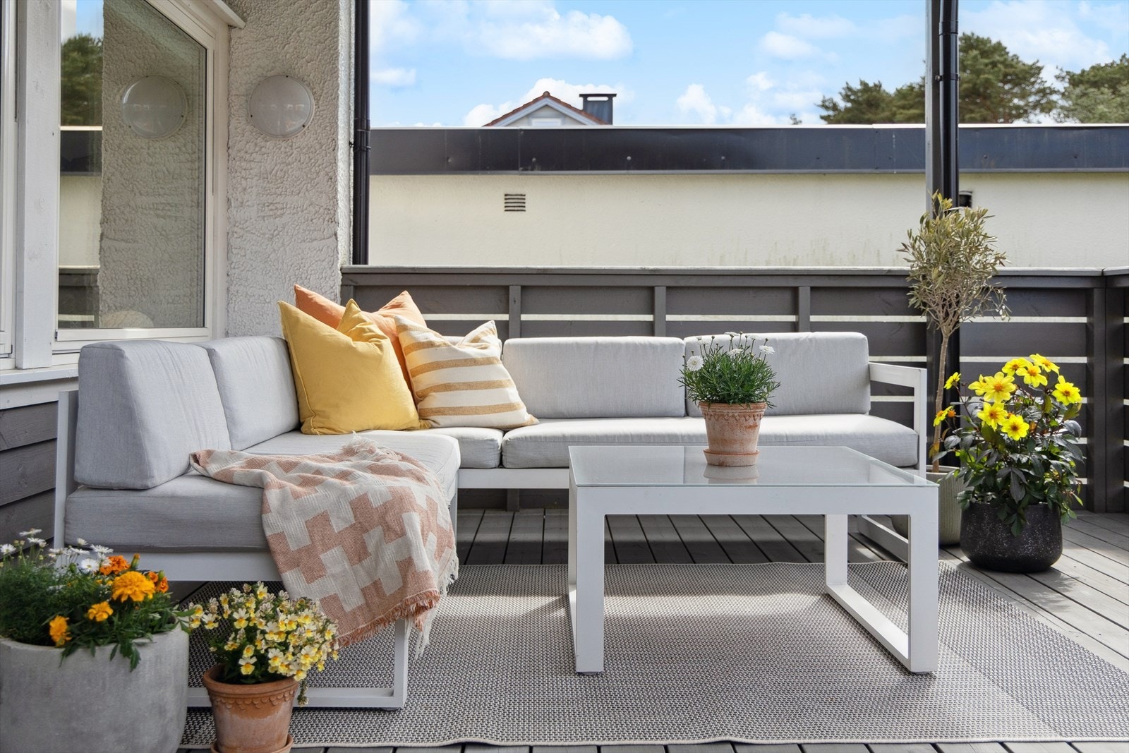 Terrassen har sol hele dagen og til kvelden Galleribilde