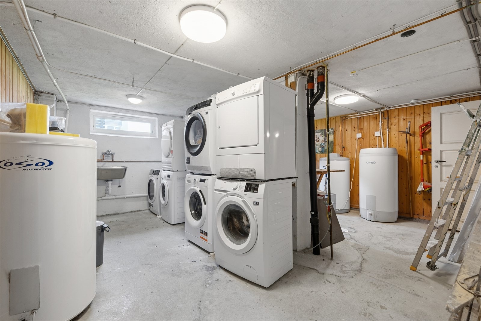 Felles vaskerom i kjeller Galleribilde