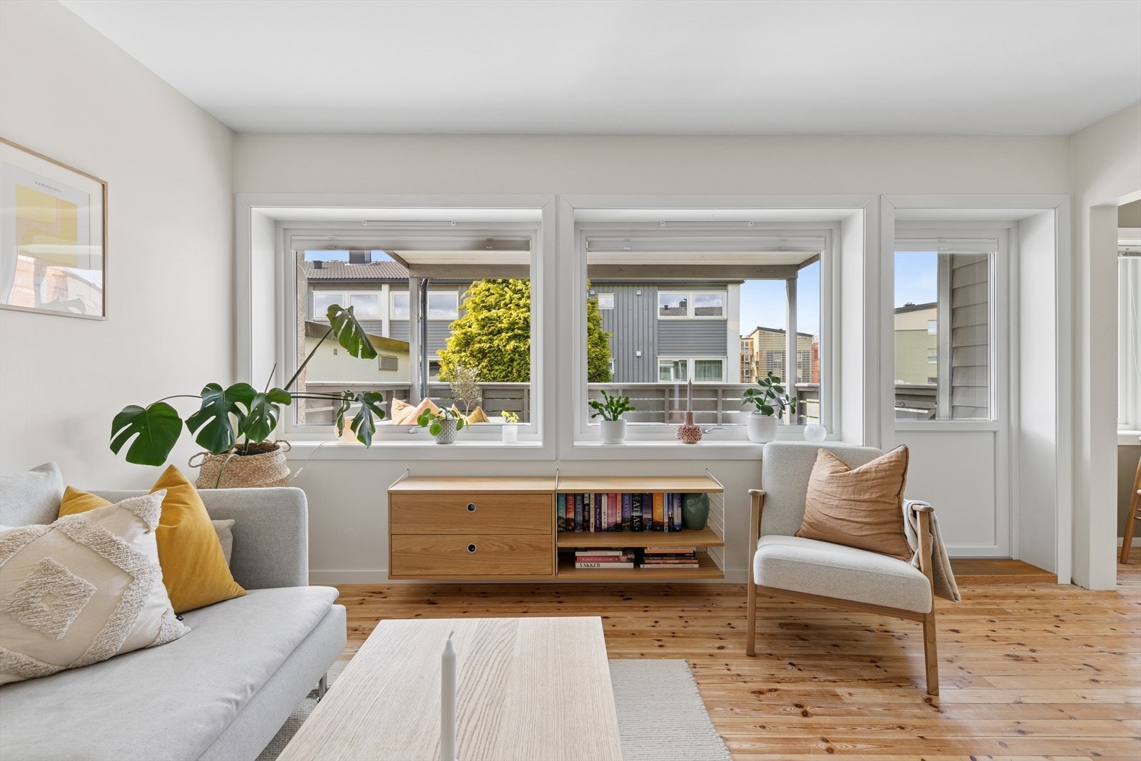 Leiligheten ligger i 1.etg med stor og solrik terrasse Galleribilde