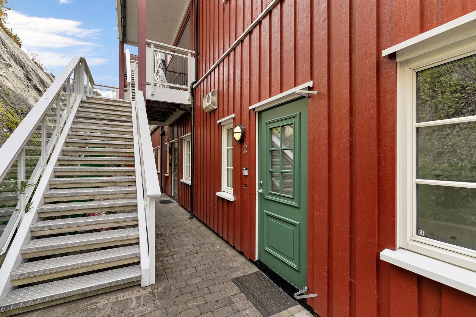 Inngangsdør. Galleribilde