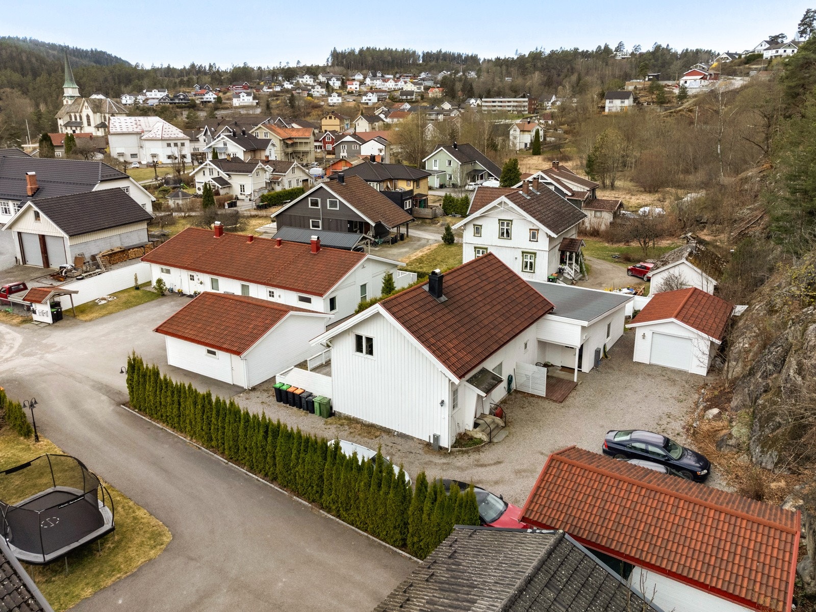 Boligen ligger i et rolig og skjermet område Galleribilde