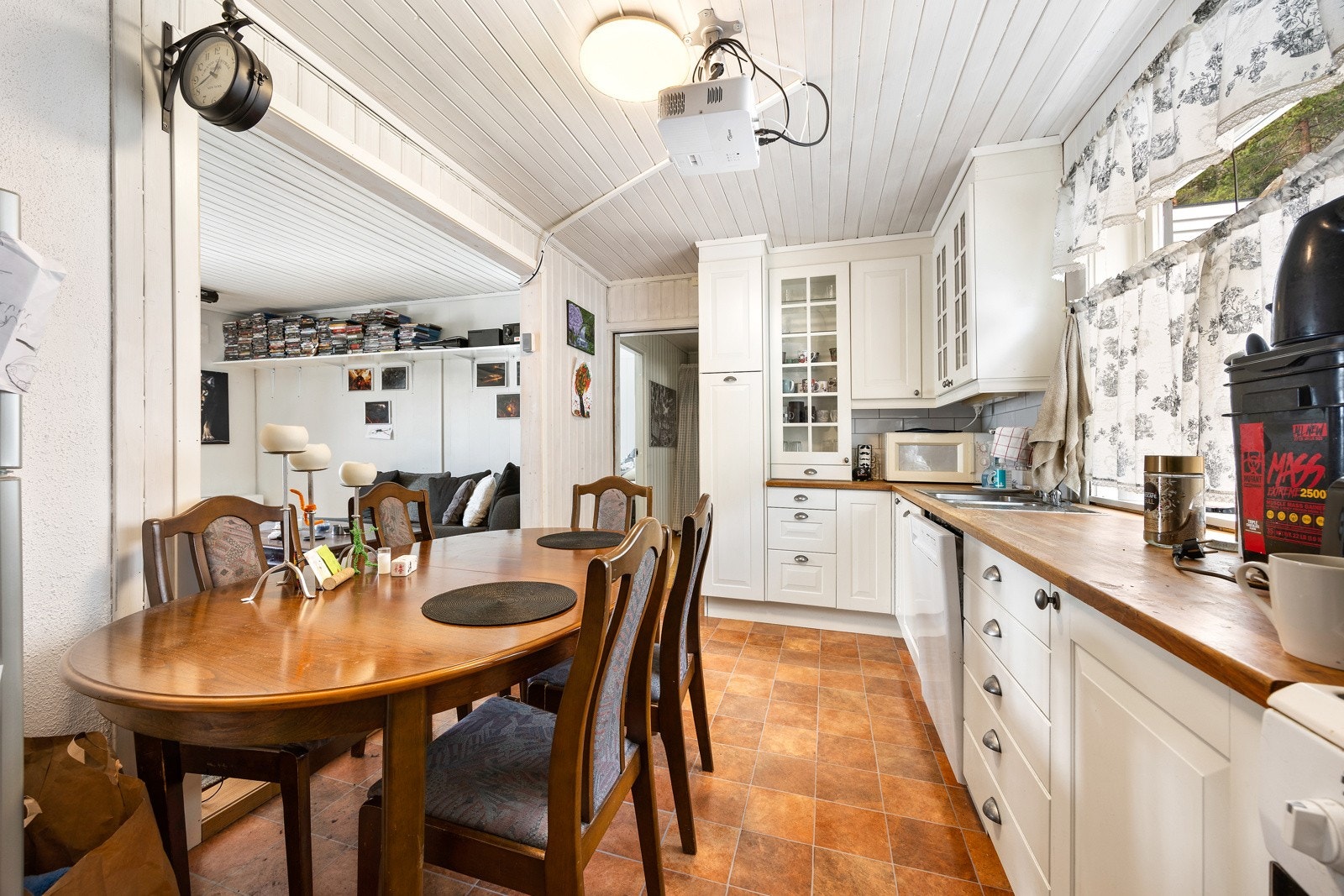 Kjøkken med plass til spisebord Galleribilde